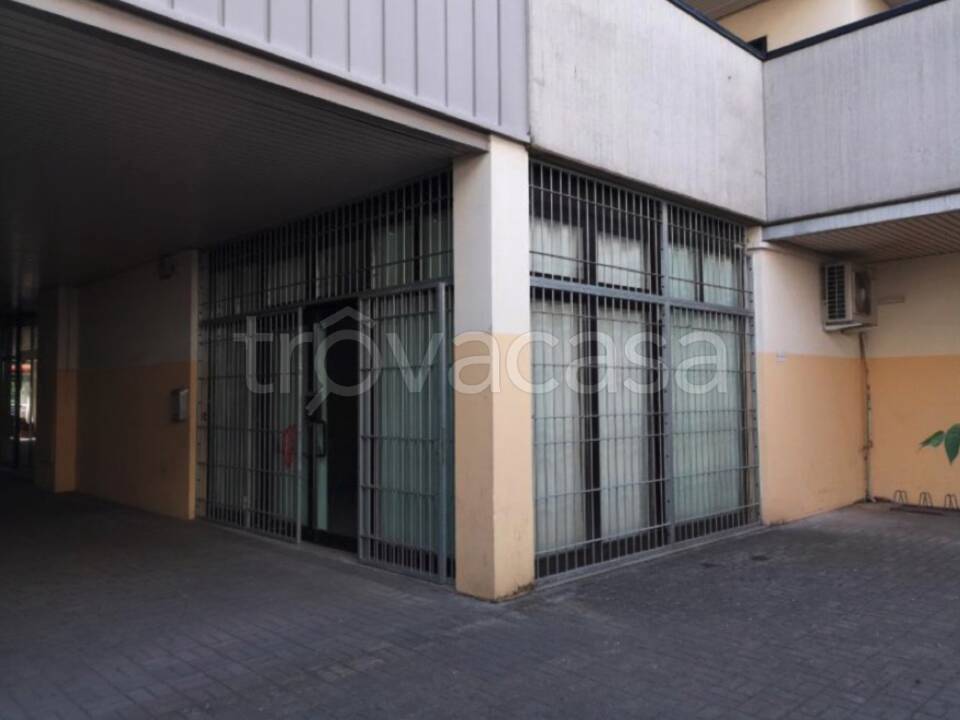 negozio in vendita a Reggio nell'Emilia in zona Carrozzone