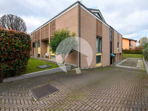 casa indipendente in vendita a Reggio nell'Emilia in zona Città Storica