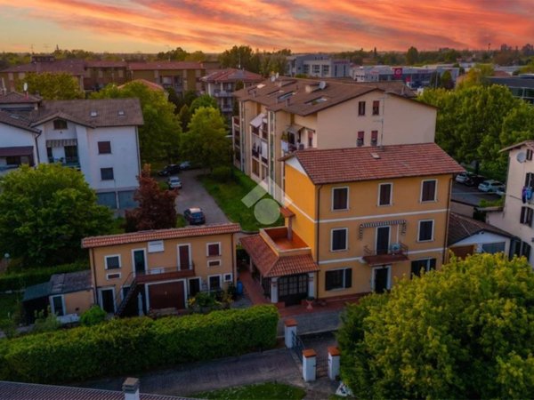 casa indipendente in vendita a Reggio nell'Emilia in zona Pieve Modolena