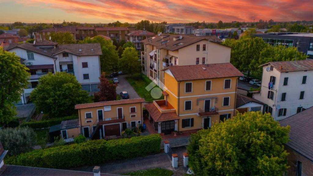 casa indipendente in vendita a Reggio nell'Emilia in zona Pieve Modolena