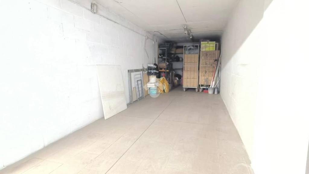 locale commerciale in vendita a Reggio nell'Emilia in zona Ospizio