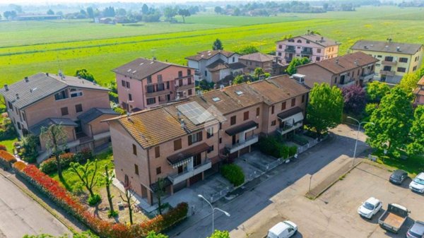 casa indipendente in vendita a Reggio nell'Emilia in zona Marmirolo