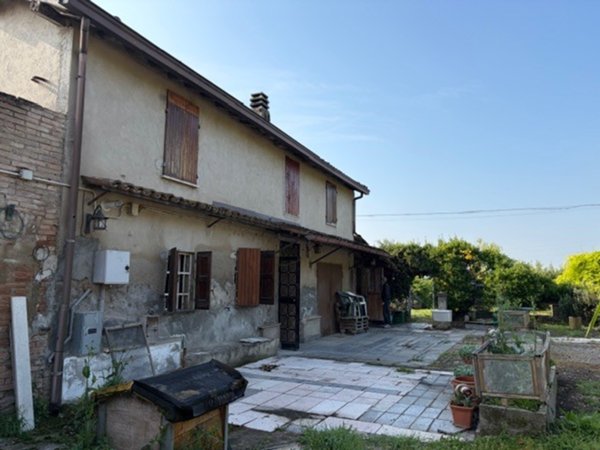 casa indipendente in vendita a Reggio nell'Emilia