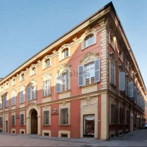 appartamento in vendita a Reggio nell'Emilia in zona Città Storica