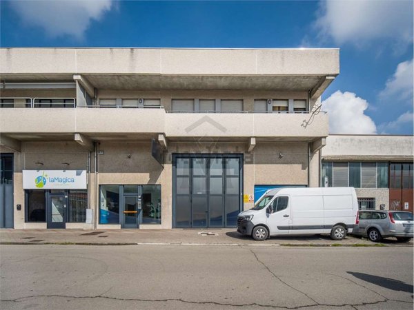 capannone in vendita a Reggio nell'Emilia in zona Baragalla