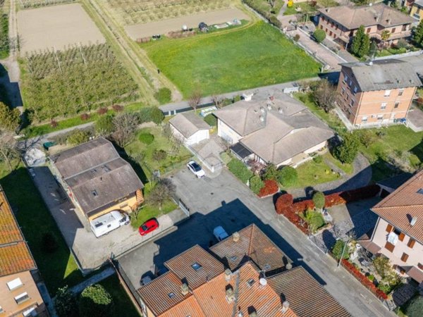 casa indipendente in vendita a Reggio nell'Emilia in zona Città Storica