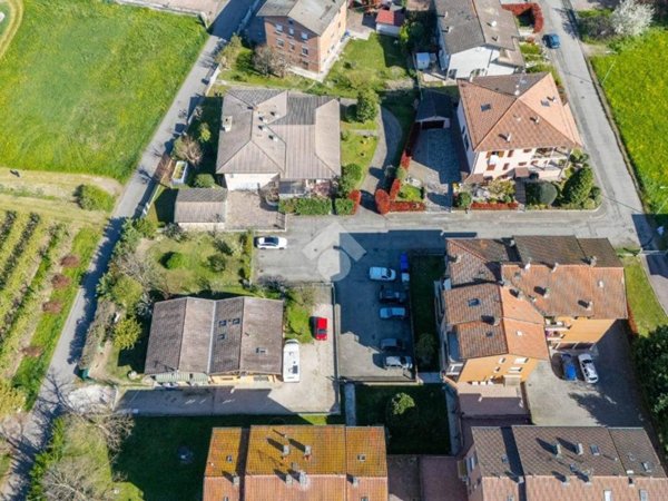 casa indipendente in vendita a Reggio nell'Emilia in zona Città Storica