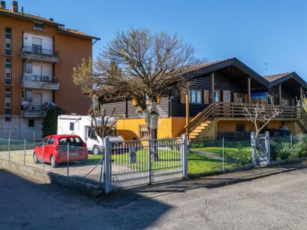 casa indipendente in vendita a Reggio nell'Emilia in zona Città Storica