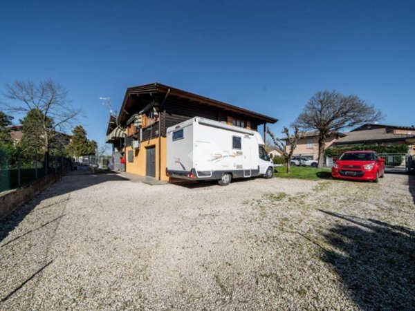 casa indipendente in vendita a Reggio nell'Emilia in zona Città Storica