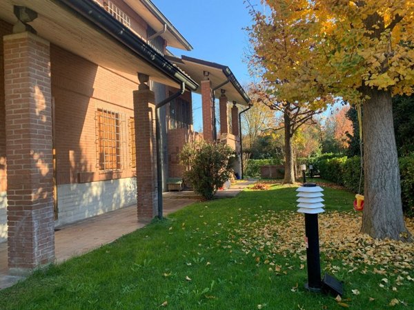 casa indipendente a Reggio nell'Emilia in zona San Pellegrino / Villa Canali
