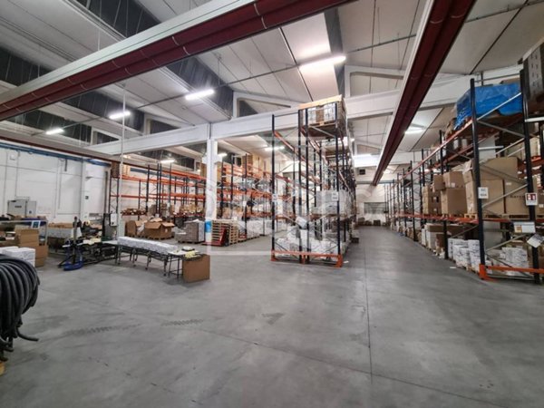 capannone in vendita a Reggio nell'Emilia in zona Cadè / Gaida
