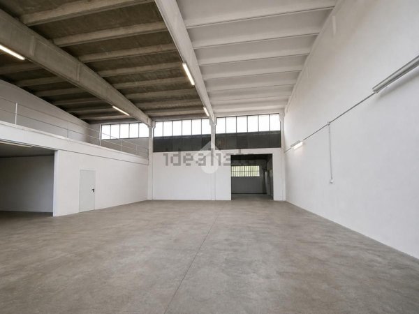 ufficio in vendita a Reggio nell'Emilia in zona Mancasale