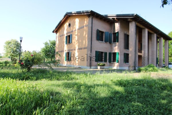 casa indipendente in vendita a Reggio nell'Emilia in zona Sesso