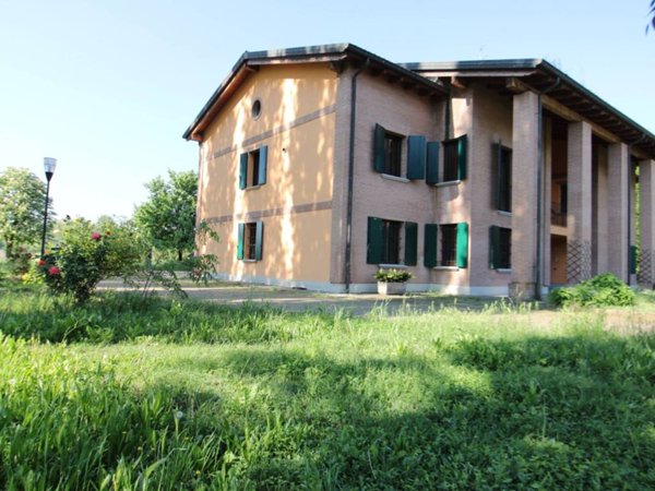 casa indipendente in vendita a Reggio nell'Emilia in zona Sesso