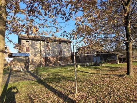 casa indipendente in vendita a Reggio nell'Emilia in zona Gavassa
