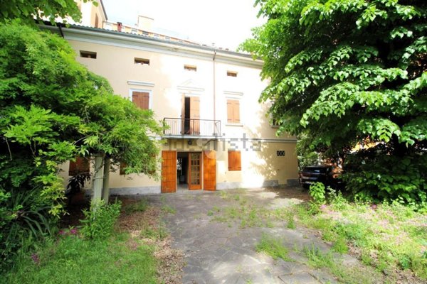 casa indipendente in vendita a Reggio nell'Emilia