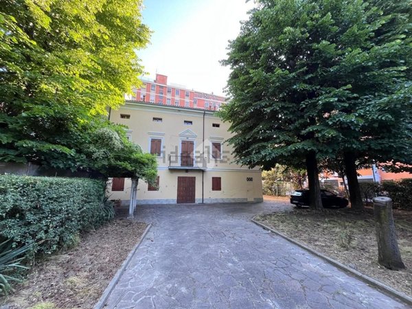 casa indipendente in vendita a Reggio nell'Emilia