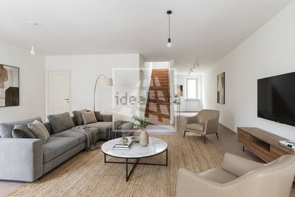 casa indipendente in vendita a Reggio nell'Emilia in zona Città Storica
