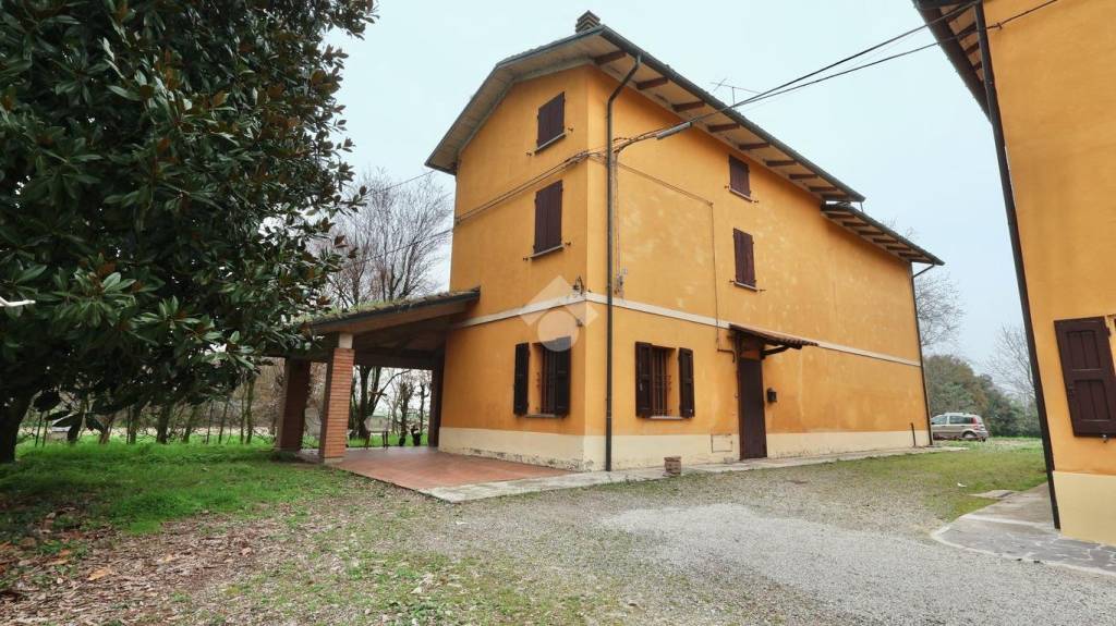 casa indipendente in vendita a Reggio nell'Emilia in zona Masone