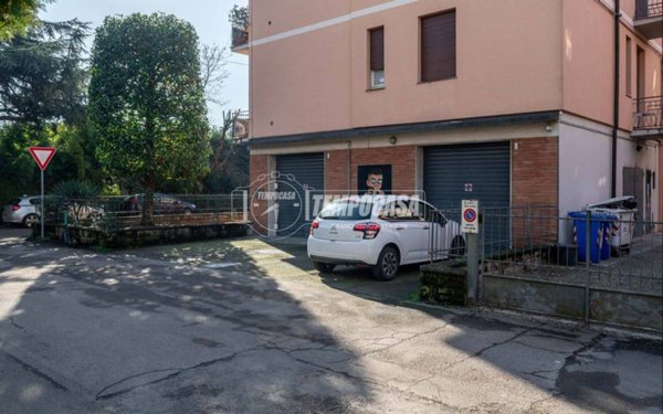 negozio in vendita a Reggio nell'Emilia in zona Santa Croce