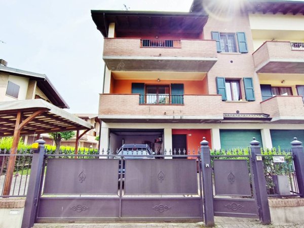 casa indipendente in vendita a Reggio nell'Emilia in zona Rivalta
