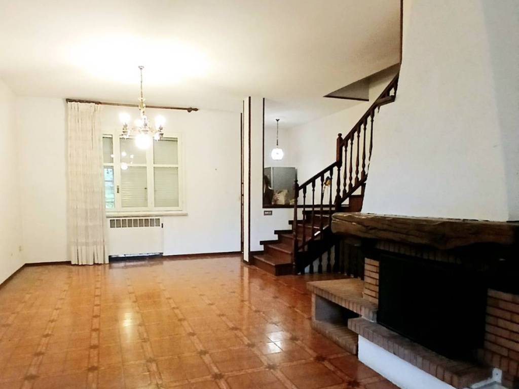 casa indipendente in vendita a Reggio nell'Emilia in zona Baragalla
