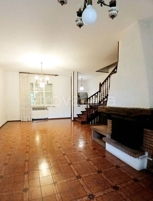 casa indipendente in vendita a Reggio nell'Emilia in zona Rivalta