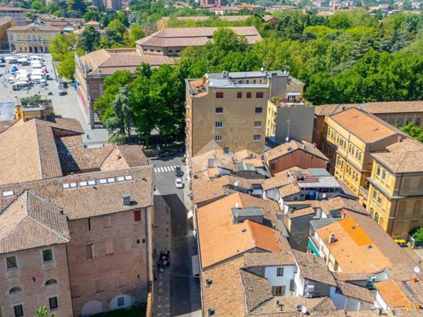 appartamento in vendita a Reggio nell'Emilia in zona Città Storica