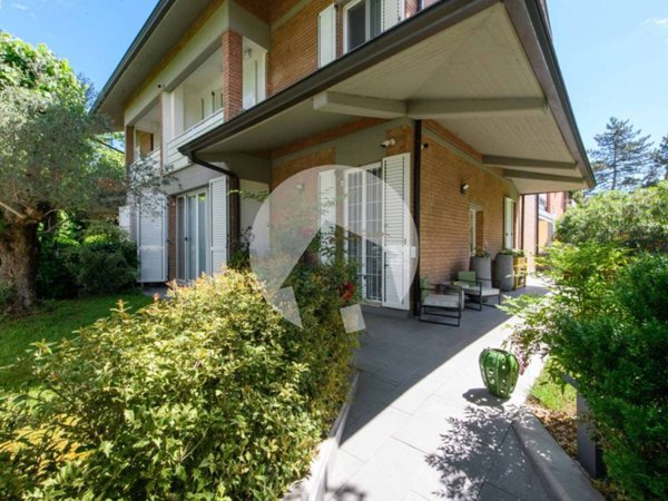 casa indipendente in vendita a Reggio nell'Emilia in zona Baragalla