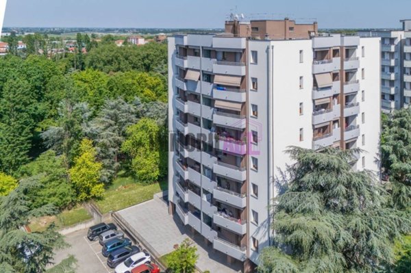 appartamento in vendita a Reggio nell'Emilia in zona Stranieri / Bazzarola