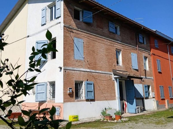 casa semindipendente in vendita a Reggio nell'Emilia