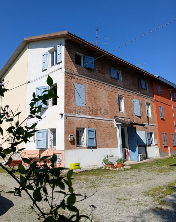 casa semindipendente in vendita a Reggio nell'Emilia