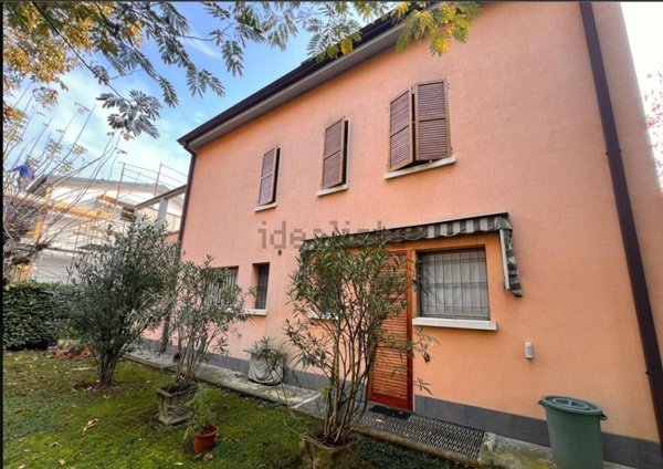 casa indipendente in vendita a Reggio nell'Emilia in zona San Prospero Strinati