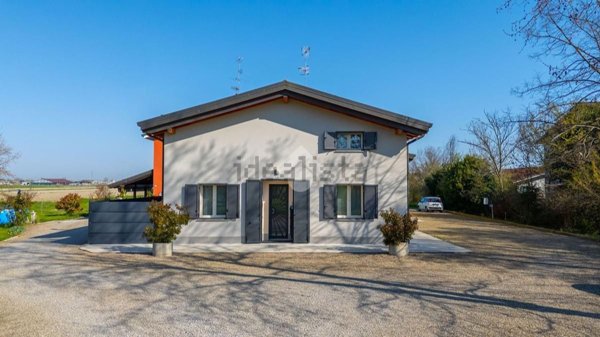 casa indipendente in vendita a Reggio nell'Emilia in zona Gavassa