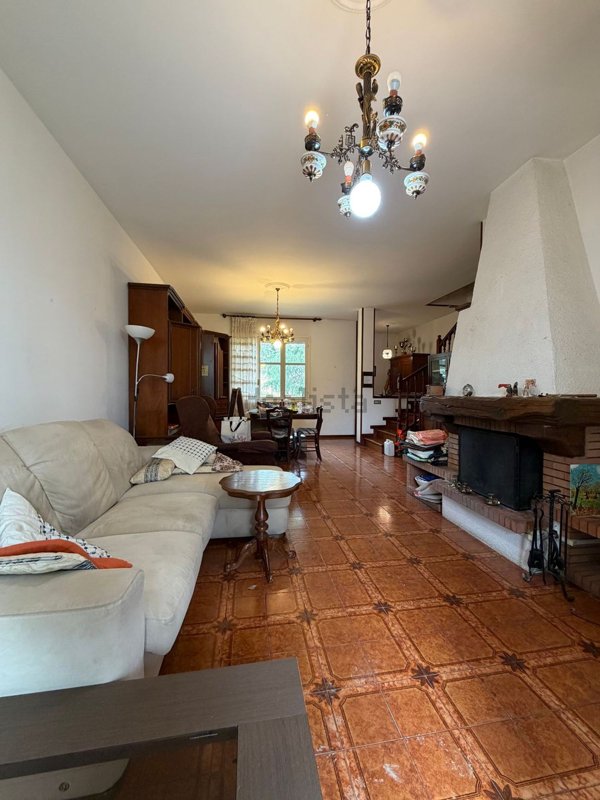 casa indipendente in vendita a Reggio nell'Emilia in zona Baragalla