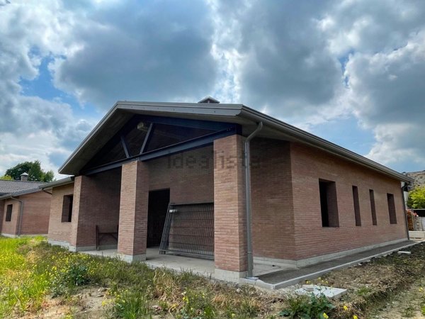 casa indipendente in vendita a Reggio nell'Emilia in zona Roncocesi