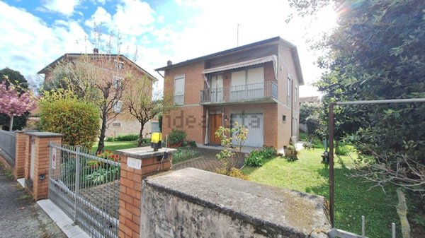 casa indipendente in vendita a Reggio nell'Emilia in zona Rivalta