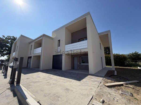casa indipendente in vendita a Reggio nell'Emilia in zona Orologio