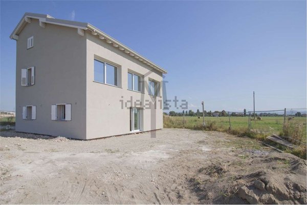 casa indipendente in vendita a Reggio nell'Emilia in zona Cavazzoli