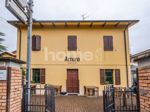 casa indipendente in vendita a Reggio nell'Emilia in zona Città Storica