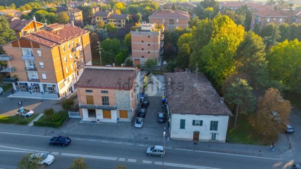 casa indipendente a Reggio nell'Emilia in zona San Pellegrino / Villa Canali