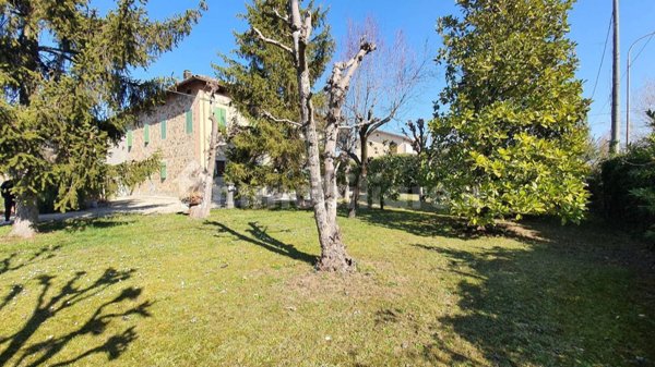 esavano in vendita a Reggio nell'Emilia in zona Codemondo
