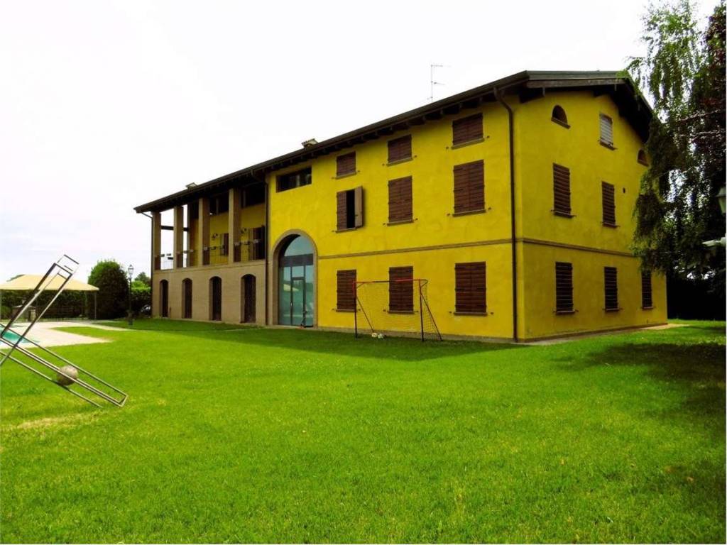 villa in vendita a Reggio nell'Emilia in zona San Bartolomeo