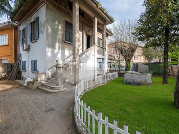 casa indipendente in vendita a Reggio nell'Emilia in zona Città Storica