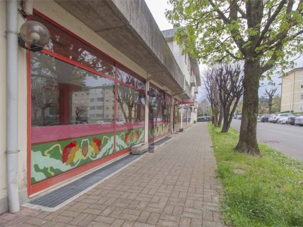 negozio in vendita a Reggio nell'Emilia in zona Rivalta