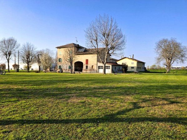 casa indipendente in vendita a Reggio nell'Emilia