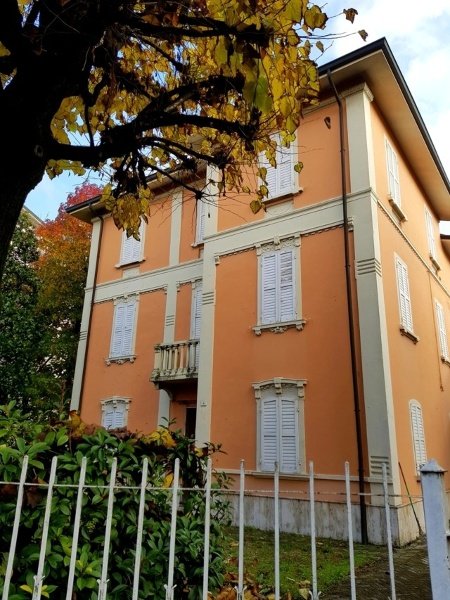 casa indipendente in vendita a Reggio nell'Emilia in zona Ospizio