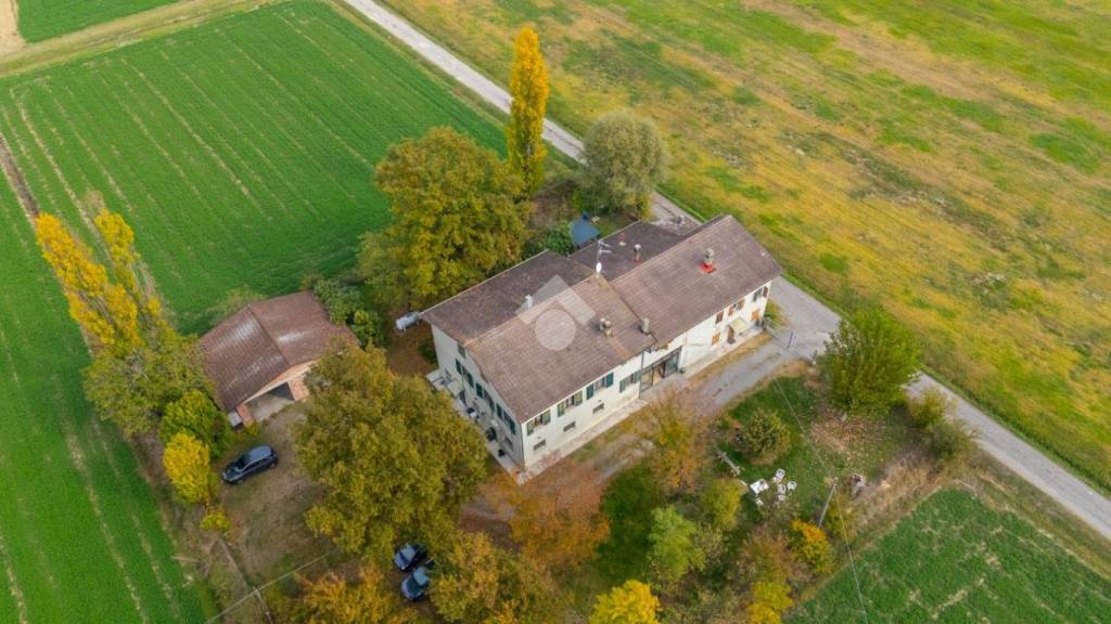 casa indipendente in vendita a Reggio nell'Emilia in zona Cadè / Gaida