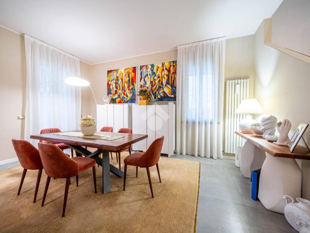 casa indipendente in vendita a Reggio nell'Emilia in zona Baragalla