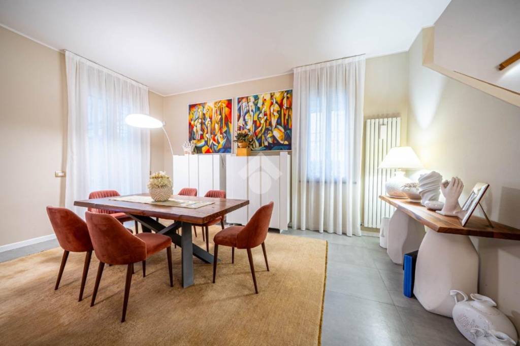 casa indipendente in vendita a Reggio nell'Emilia in zona Baragalla